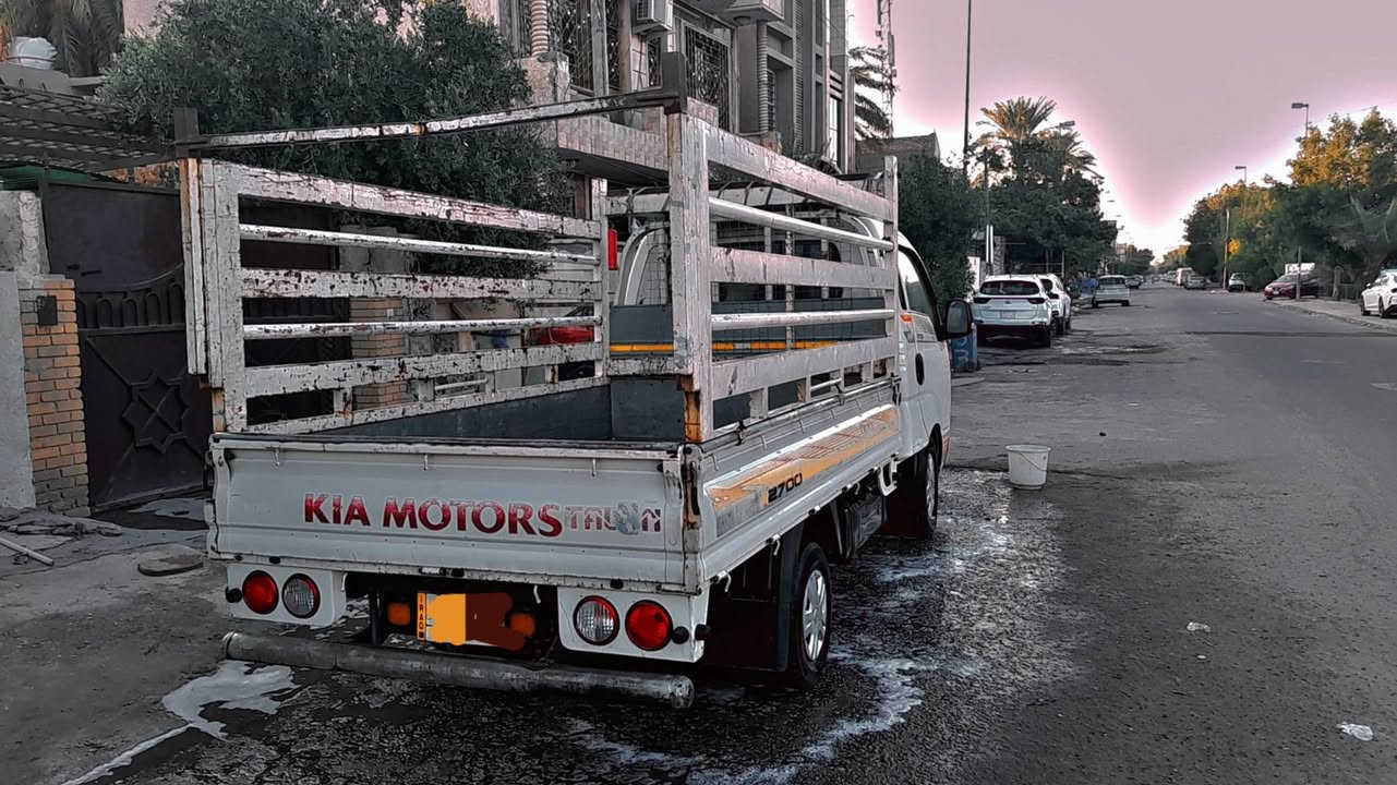 سلام عليكم كيا بنكو حمل موديل 2019 سياره نظيفه تايرات جدد صدر جديد تبريد ثلج باتري جديده السنويه منتهيه رقم بغداد الماني  بيها ملاحظات طخه صغيره بلباب الايمن وبيها طخه بالبنيد السياره متصرف عليها ربع كبل على الشغل ملاحظه البيع بدون محجر  العنوان بغداد شارع فلسطين السعر $123 وبيها مجال الرقم ***********
