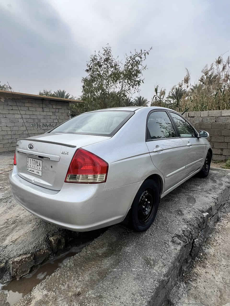 سلام عليكم
للبيع كيا سبكترا 2009 سياره حلوه جاهزه من كلشي 
مكينه 2000 تبريد شغال رقم بغداد مشروع وطني 
مصبوغه حزام سعرها 83 وبيها مجال للشراي لاتصال ***********
