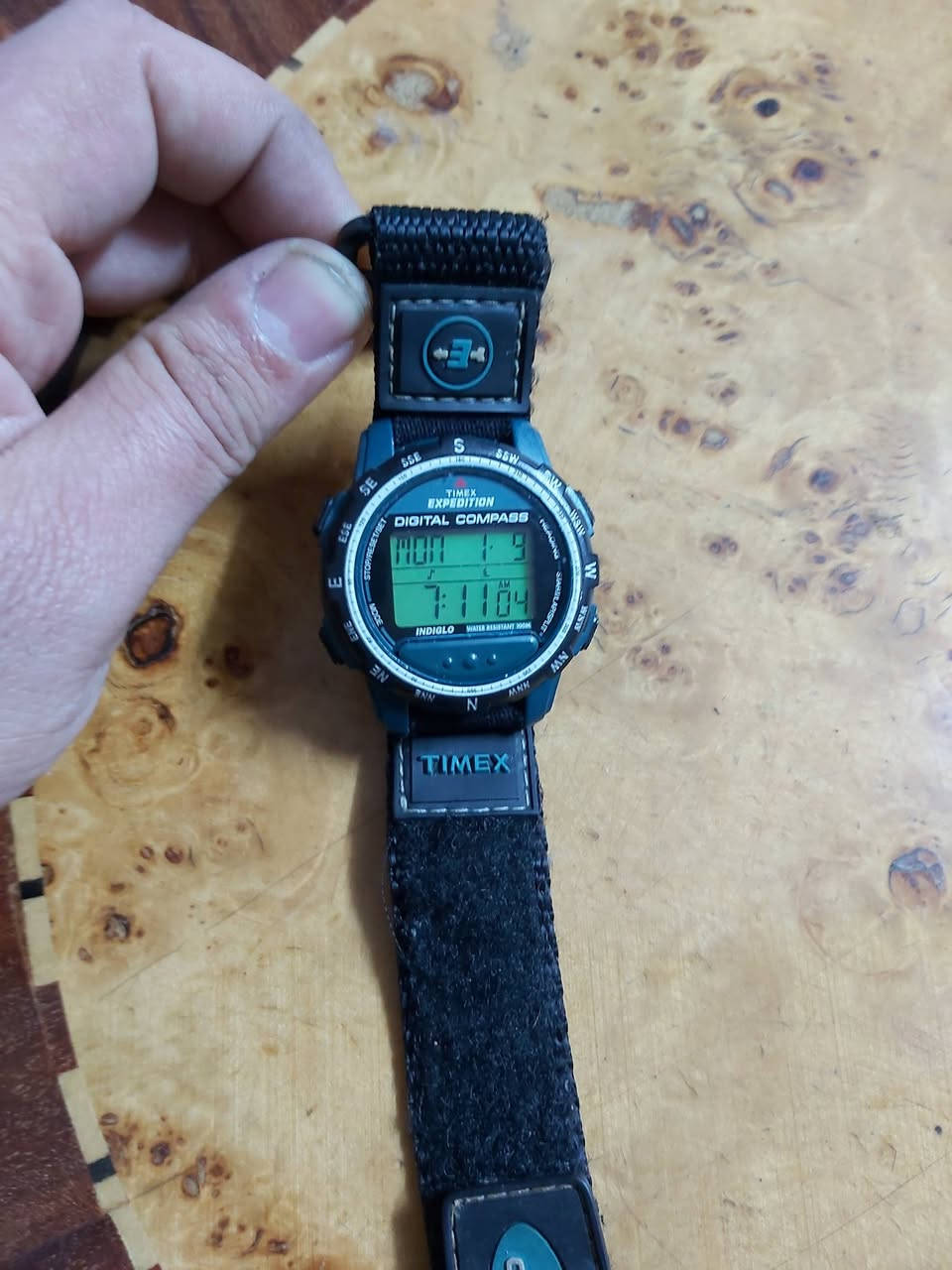 السلام عليكم
ساعه تايمكس شاشه فسفوري باله امريكي اصلي نضافه 98 فول 
ظغط 100 متر مي 
لايت لد داخلي 
منفذ للتاريخ 
اليومي شهري 
منبه عداد تنازلي 
سعر 70 ألف 
يوجد توصل


**إذا كنت صاحب هذا الإعلان وتريد حذفه لأي سبب، رجاءا أرسل رسالة إلى الدعم الفني**