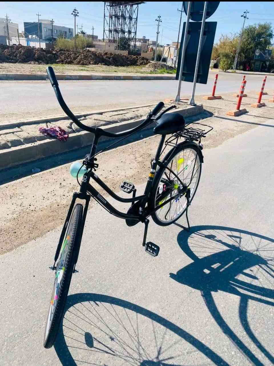 سلام عليكم بايسكل للبيع ياباني2016 شرط اي عيب مابي واي تقص مابي نضيف نضافه فول شركه معروفه لون اسود غراضه كامله وياه ماصالي هواي من نزلته حاويه يعني بعده جديد السعر95وبي مجال العنوان كركوك تسعين قرب كراج بغداد الاتصال على الرقم الاستفسار ***********
