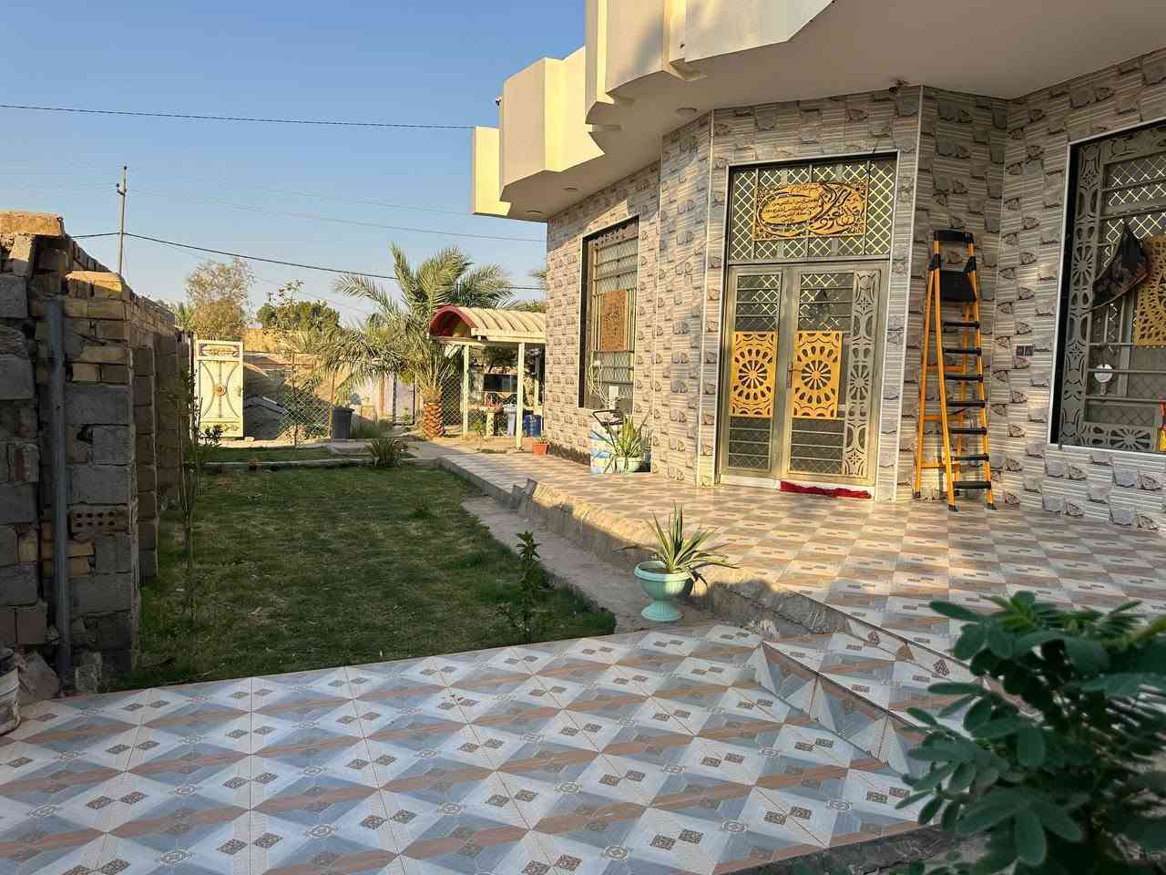 للبيع 2دار بناء جديد مع مساحه الارض 2دونم ونص واجهيه شارع سايدين الكفل مفرق للاستفسار الاتصال ***********,,,,,,,,,,,*********** معه كافة الخدمات من ماء او برج انترنيت او مولده او كهرباء خطين او خط مولده
