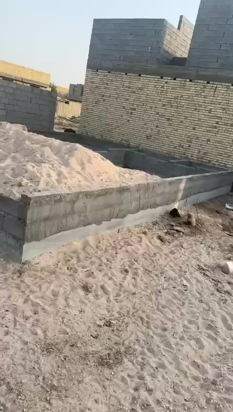 السلام عليك قطعة ارض للبيع مساحة 73 متر 
بيها رفت كامل ومدفونه 
مكانها كربلاء الشبانات 

استفسار على الرقم

‭0770 518 2644‬
