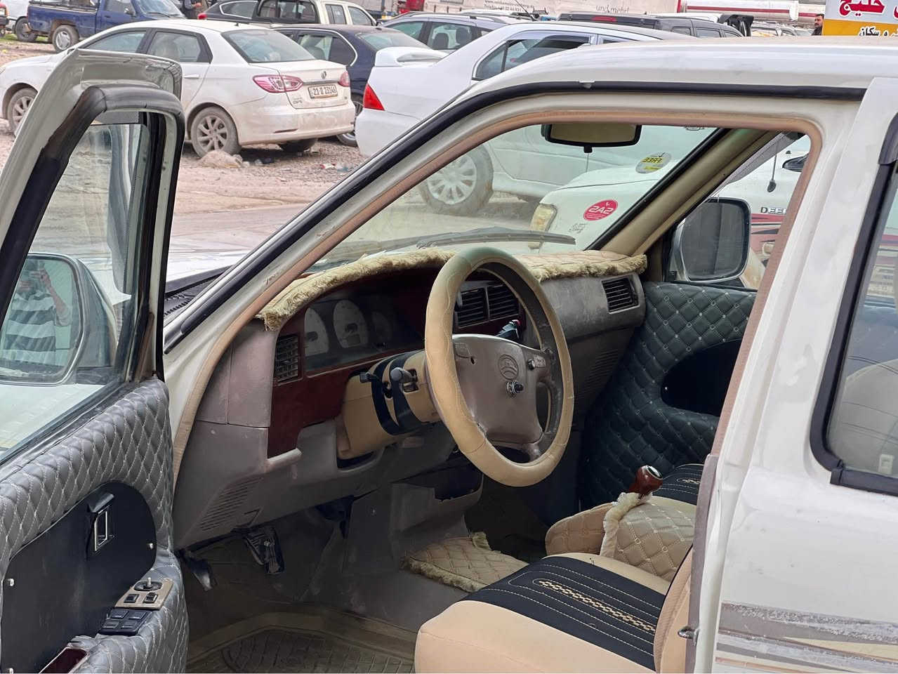 ئەم دێرە جوانە بۆ فرۆشتن مۆدێلی ٢٠٠٧ مەکینەی بەخە مەکینەو گێڕی بەشەرت یەک دنیار مەسرفی نیە نە زەربەی هەیە نە سبووخ تەنها قەڵەم کاری هەیە چوار تایەی لۆکی لەسەرە ناو خورفەشی لە ڕەسمەکە جوانترە مەنەفێستی ئەسڵی خۆی لە گەڵە سەیارەکە ماڵی کەسابەتە نرخی ٣٧ گڵاو ماعەمەلەیەکی برایانە 
ژ.م *********** كالار, السليمانية
