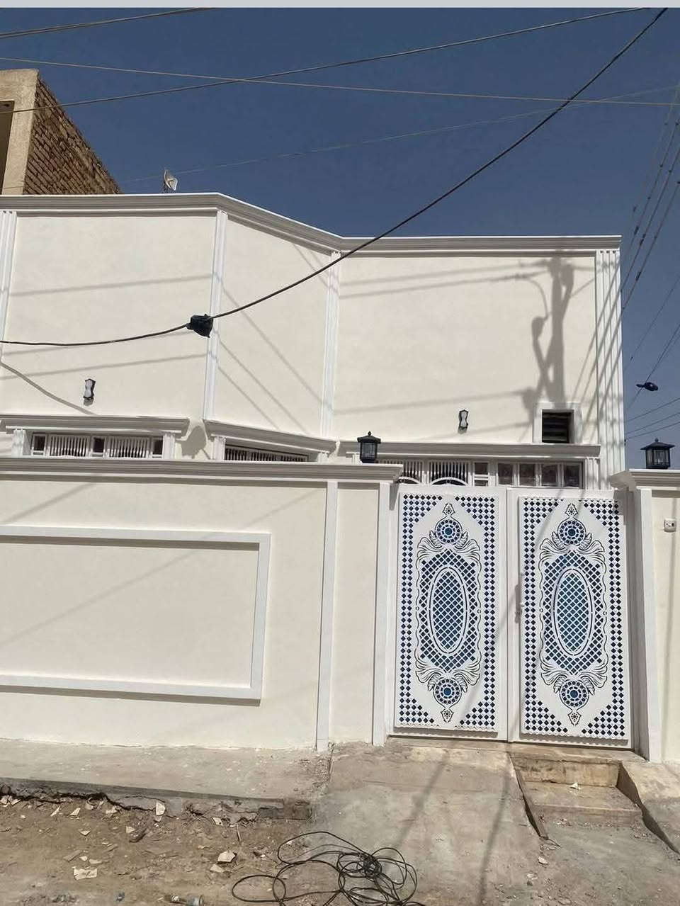 بيت للبيع      ركن زراعي   سند  ٢٥   حق التصرف
بدايه دوانم دور النفط  يبعد الف متر على بيوت النفط موضح  بالفيديو 
 المساحه ١٠٥ متر بيت مربع  ركن على فرعين 
مكانه مرتب والجيران بعد ارتب يحتوي الطابق الاول على استقبال ومطبخ  وصاله  وغرفه وصحيات والطابق الثاني صاله وغرفتين عوزهم فقط سقف  البيت عكاده بس شغل يخبل ونضيف وتجي وتشوفه

الاتصال ***********
