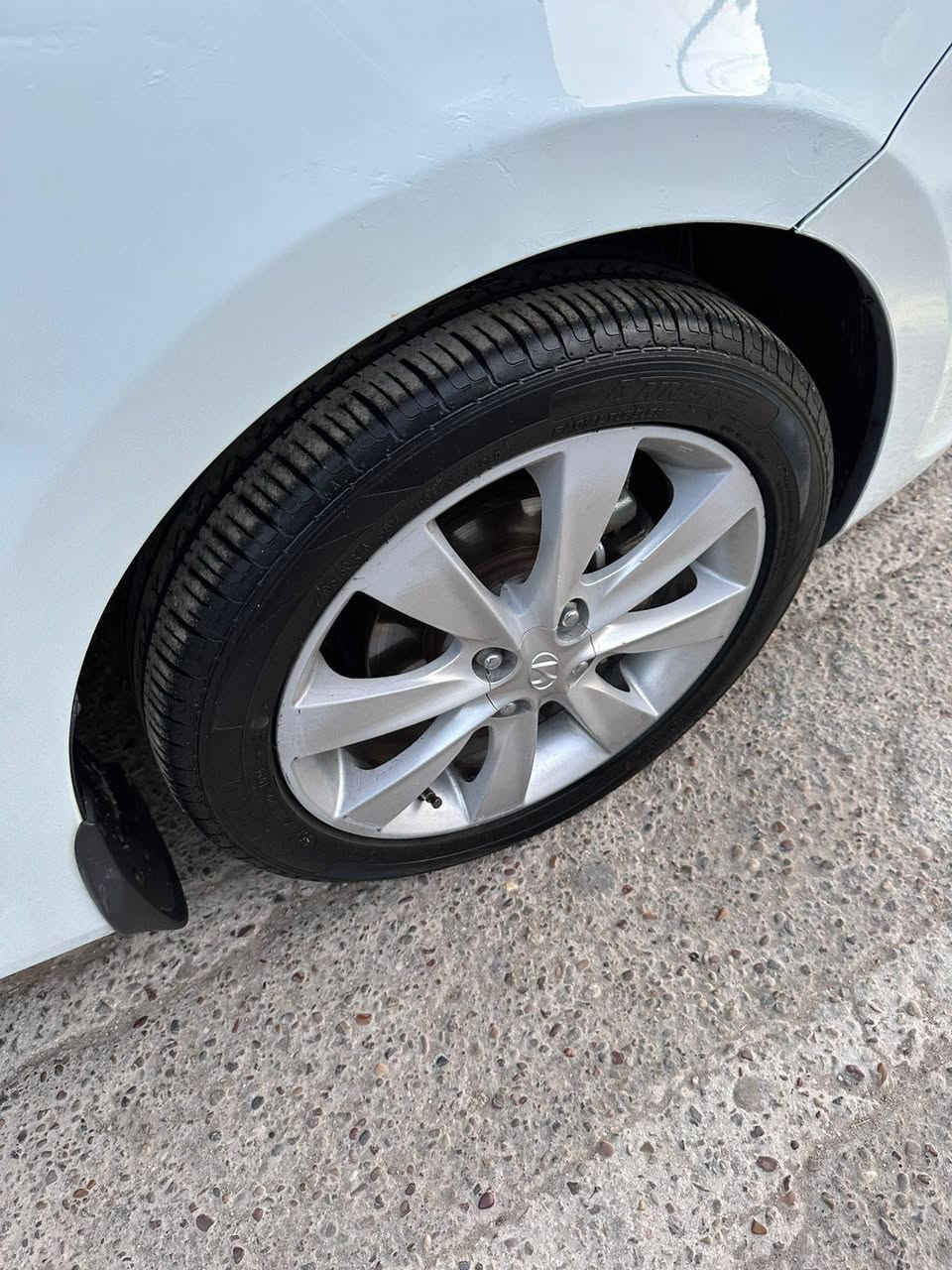 السلام عليكم اكسنت خليجي شركه عامه بدون صبغ فقط بارد الباب الأيمن محرك وكير مكفوله تبريد وتدفئ شغال جاهزه من كل النواحي ماشيه 163 الف م 2011 بغداد حي الجهاد م *********** السعر 95$
