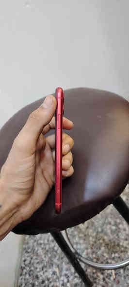 ايفون  ١١ عادي
ذاكره 128 شرق اوسط
متبدل بطاريه وشاشه تفصيخ
200 ألف فيس ايدي شغال كلشي شغال
***********
