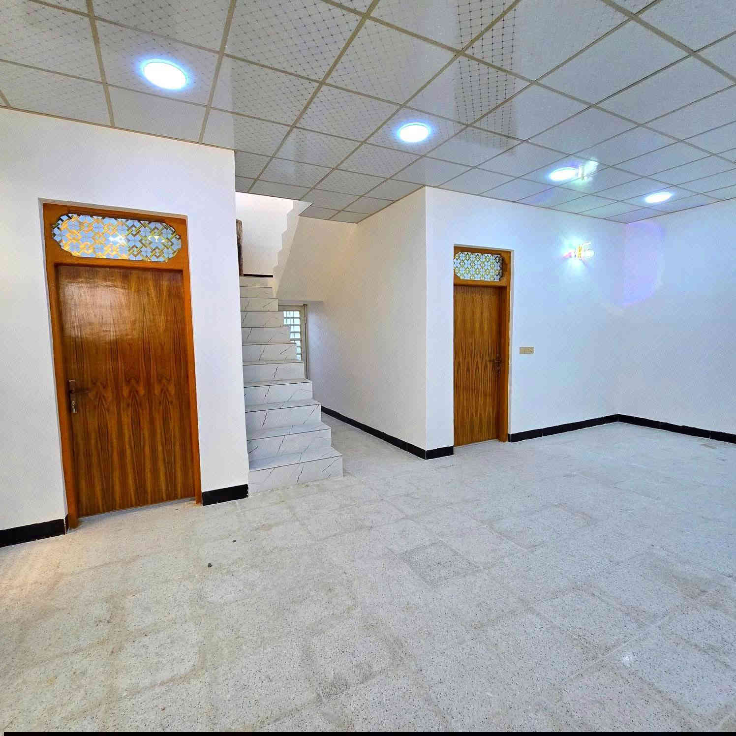 دار للبيع ٢٠٠متر. درجه اولى جديد اساس وسقف صب كونكريت بناء طابوك يحتوي على غرفتين نوم صاله مطبخ صحيات استقبال  الشارع الرئيسي والفرعيه تبليط عنوان الدار النجف الأشرف كوفه براكيه مقابل جامع الخزاعل سعر الدار ٧٠مليون  للإستفسار مراجعه المڰتب الڰوفه شارع المعمل قرب شارع المطار القديم مجاور صيدليه بلال مقابل صيدليه زحل جوار شارع سيد حبيب ***********مكتب ***********.مكتب
