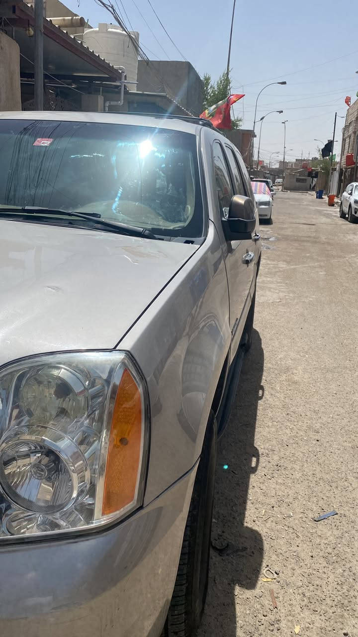 ٢٠٠٨ سيارة تخم تاير كشن جلد  للبيع بدون رقم او مراوس بجمسي ابيض *********** بيها قمارة كص

