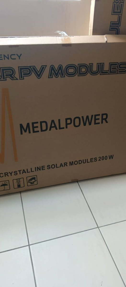 تم توفير وجبة جديدة من ألواح medal power 
الأبعاد واضحة بالصور 
200 واط أحادي البلور يعني مناسبة جدا للاجواء العراقية 
سعر اللوح 65 الف بغداد توصيل مجاني 
 للحجز مراسلتنا ماسنجر او وتساب 
هاتف ***********
