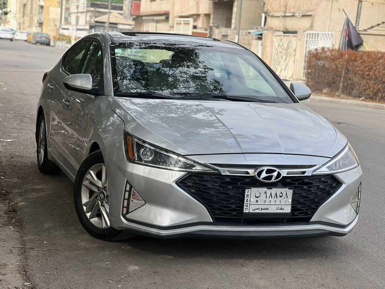 سلام عليكم النترا موديل 2019 امريكي حادثها دعامية أمامية فقط رقم بغداد و بسمي مشروع  وطني ومحول دولي  سياره فول موصفات دبل أرباك ماشيه 70 محرك 2000 دوش شرط ما مفتوحه بصمه وفتحى سقف سياره جديده وجاهزه مكينه كير تبريد حداديه تخم تاير جديد مكان السياره ذي قار -الشطرة السعر ب155 وبيه مجال واي ستفسار اتصل ع الرقم 
***********
