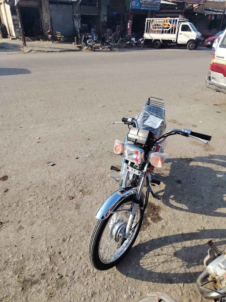 اسلام عليكم اخوان للبيع أربعه كير نامه متياز شبه شلامجه
أوراق سكنر الدراجه موديل 2025
جديده كلش ماصارله شهر من طالعه من المعرض
كفاله عامه الدراجه برغي ماعايزه
مكانه كربلاء قضاء طويريج
السعر 800وبيه مجال
***********
