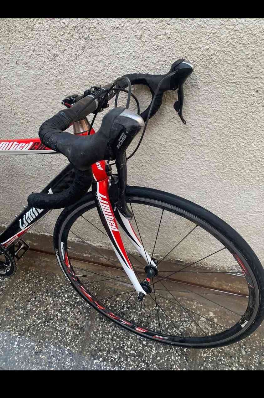 السلام عليكم 
Progear Limited CR2
دراجه الطريق الأسترالية 
والتجميع China/Taiwan
المعدن: كاربون بالكامل الفريم والماشة💪
سستم الدراجه//شيمانو 105 مجمع براكيت 
التروس:2/9
القياس 44

فواكه بريك شيمانو 105
الويالة:نوفتك بوربرن
السعر: مليون  دينار قابل للتفاوض 
العنوان:بغداد الدوره 
الدراجة كامله من كل النواحي


**إذا كنت صاحب هذا الإعلان وتريد حذفه لأي سبب، رجاءا أرسل رسالة إلى الدعم الفني**
