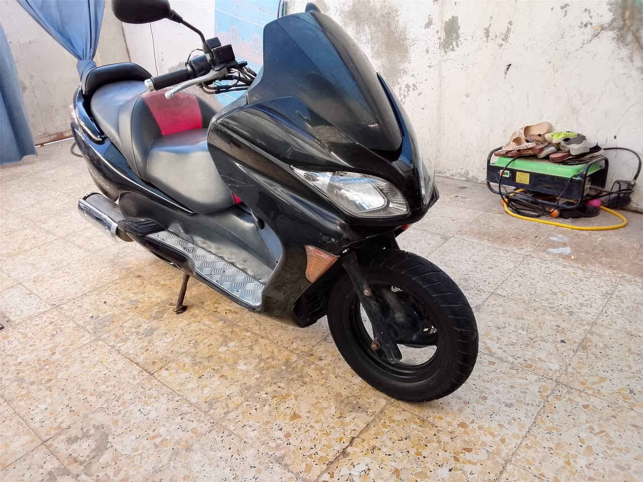 السلام عليكم للبيع فورزا 09 جاهزة ما بيها نقص مكينة جديدة لا تنقيص ولا تبخير الكير ملغي الدراجة ناعمة السعر 700 وبيها مجال مكان بغداد للاتصال ***********
