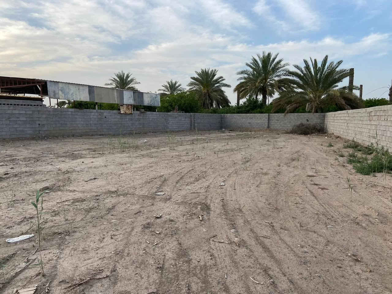 مساء الخير
قطعة ارض للايجار في شارع السكلات  على شارع مقابل سكلة هاشم الحامض المساحة ٧٠٠ متر  
تصلح ان تكون سكله مواد بناء أو مخزن
للاستفسار الاتصال على الرقم ***********

