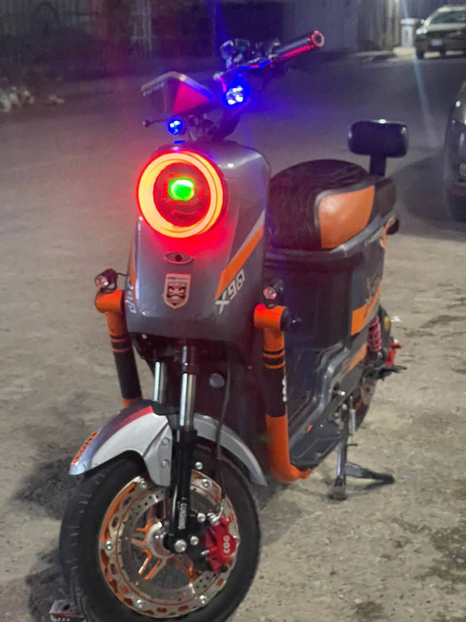 سلام عليكم دراجة X900 المواصفات
دراجة 5 بطاريات 32 امبير 
ملف 2000w حقيقي ماشاء الله دراجة كلش نضيفة 
سعر 350 العنوان بغداد الشعب الرقم ***********
