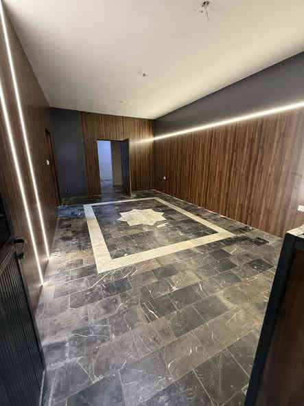 للايـجـار 🏡 الكرادة خارج

عنوان العقار 📍 الكرادة خارج خلف سما مول

🔶 المساحة 350 متر

يحتوي على كراج وحديقة وصالات عدد 2 وهول داخلي 

ومطبخ وغرف نوم عدد 5 ومجموعة صحيات ✔️

❗️ للشـركات والمكاتب التجارية والمعاهد ❗️

 ــــــــــــــــــــــــــــــــــــــــــــــــــــــــــ
‎‏‎((شركة دار السلطان للعقار حيثٌ تَلتَقي الرُوٌية ,بلتَمَيٌز ))

❗️❗️ نسـتـقـبل العروض البيع الشراء والايجار ❗️❗️

بيع - شراء - ايجار - ادارة امـلاك - مقاولات عامة

‎‏‎📊كل ماعليك الاتصال أو المراسلة على الصفحة *ʲᵒⁱⁿ ᵘˢ*

 حسن زوانة *********** - ***********

‎‏‎الفرع الاول /عرصات الهندية مجاور فندق بلوم 

‎‏‎ الفرع الثاني /الـسـيـديــة الضباط مقابل افران الرباط

‎‏‎‏‎زبائننا الكرام بِكُم نَرتقي ونَتشرف بزيارتِكم ونَفتخر بخِدمتِكم ❤
