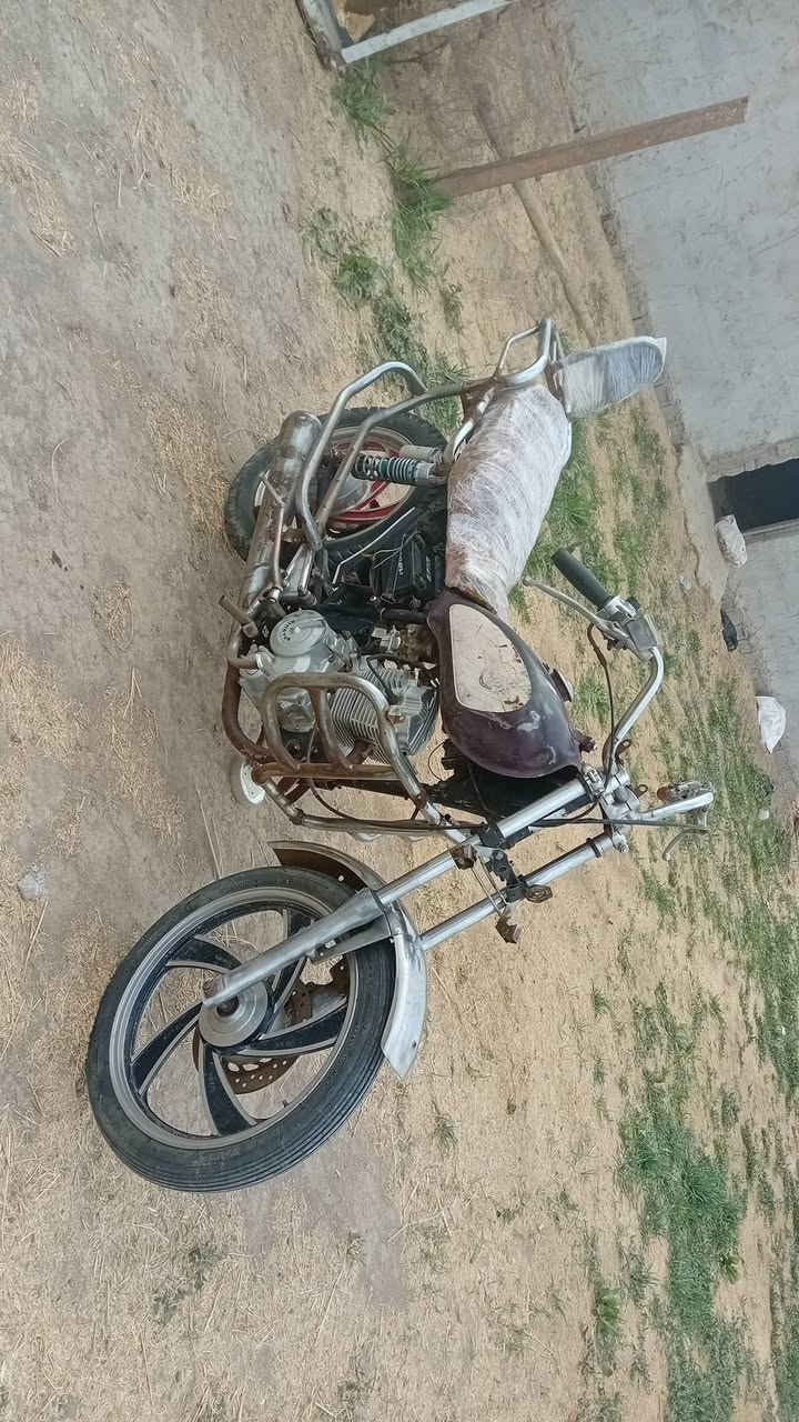 سلام عليكم شباب دراجة للبيع أوراق اصولي مديل ١٢مكاني 
ديوانية دغارة وهاذة رقمي*********** السعر 125الف بلاش
