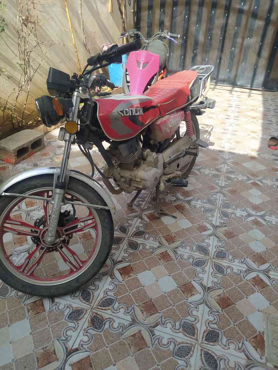 السلام عليكم ماطور خمسه كير سونيك موديل 22منفيس موجود محرك ما مفتوح بيه لاستيك ولف السعر 
450وبيه مجال كهربائيات كله شقال ***********مكان الماطور فيلق كركوك
