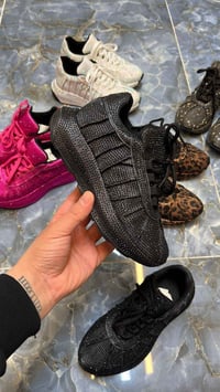 أحذية نسائية • مرصعة بالألماس • للبيع بالجملة