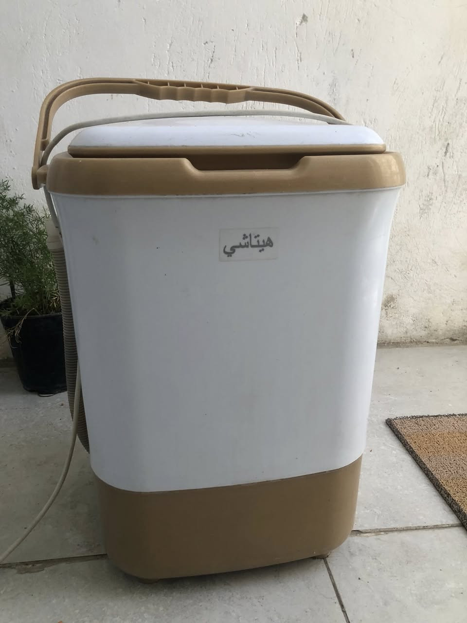 سلام عليكم غراض مستعمله للبيع شرط الفحص طباخ 150 والغساله 75 والماكنه الخياطه 75 مع الميز  ***********
