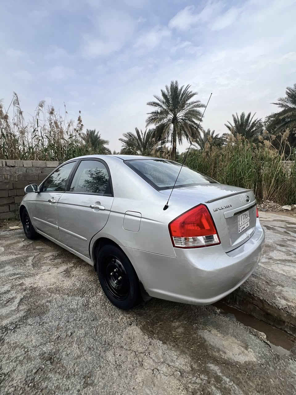 سلام عليكم
للبيع كيا سبكترا 2009 سياره حلوه جاهزه من كلشي 
مكينه 2000 تبريد شغال رقم بغداد مشروع وطني 
مصبوغه حزام سعرها 83 وبيها مجال للشراي لاتصال ***********
