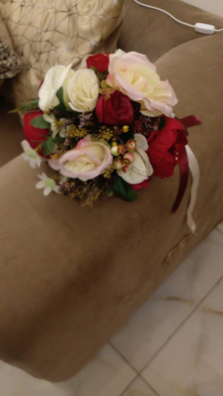 هلاو بنات عندي فستان زفاف ملبوس فقط ٣ ساعات بس بليلة العرس سعر ٣٠٠ وبي مجال بسيط وياه كوشة يد مال عروس هدية وية فستان بعد بالواقع احلى بهواي من صور بي ذيل بنهاية فستان كولش حلو هم ماخذي من منصور من قمر الزمان ...


**إذا كنت صاحب هذا الإعلان وتريد حذفه لأي سبب، رجاءا أرسل رسالة إلى الدعم الفني**