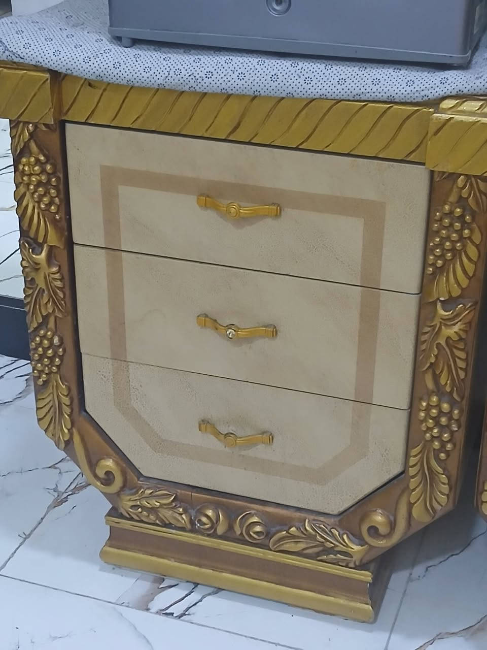 غرفه نوم كويتيه نضيفه للبيع المكان البصره الجزيره السعر واتساب/***********

