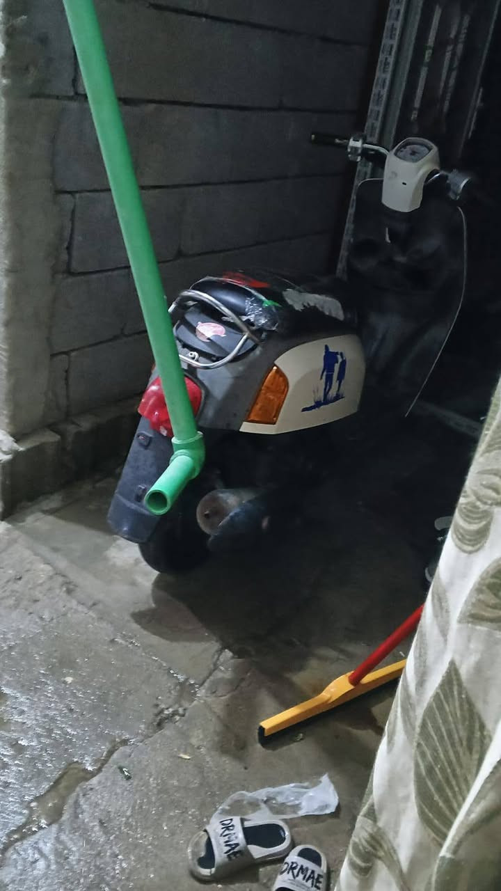 السلام وعليكم ماكس بوليسي للبيع الدراجة نظيفة محرك مامفتوح بلادي على وضع الشركة كهربائيات كلهة شغالة سلف شغال معدل حلو المكينة ناعمة كلش خرسة
السعر 750 
مكاني المعقل يم الساعة
للتواصل:  ***********
