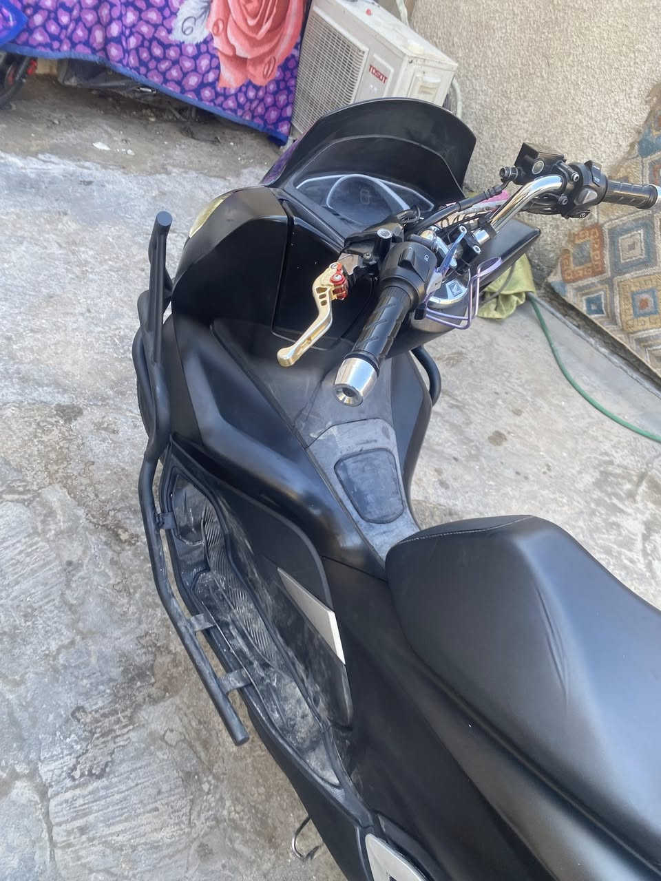 السلام عليكم بيسي اكس جيل ثالث كوري ماشية 25 الف كلشي شغال حساس زدحام حساس ستاند رقم ***********
