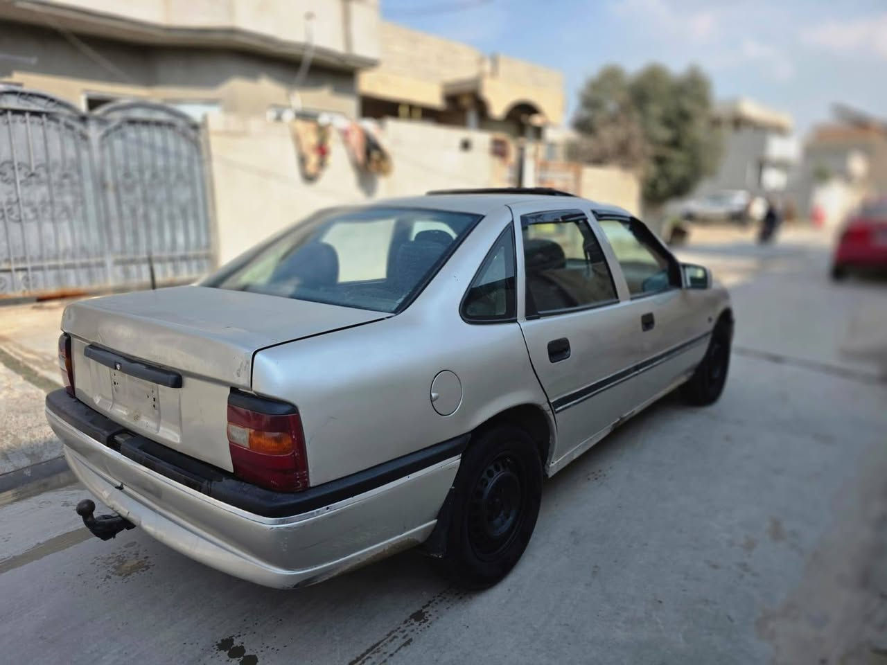 الموصل ناحية برطلة 
السلام عليكم للبيع اوبل فكترا موديل 1992 رقم اجنبي نينوى  والسيارة باسمنا محرك 16 بشرط كير عادي بشرط طخم تايرات السيارة بيها صبغ جماليه فقط بدون ضرر السعر 40 و بيها مجال 

***********
