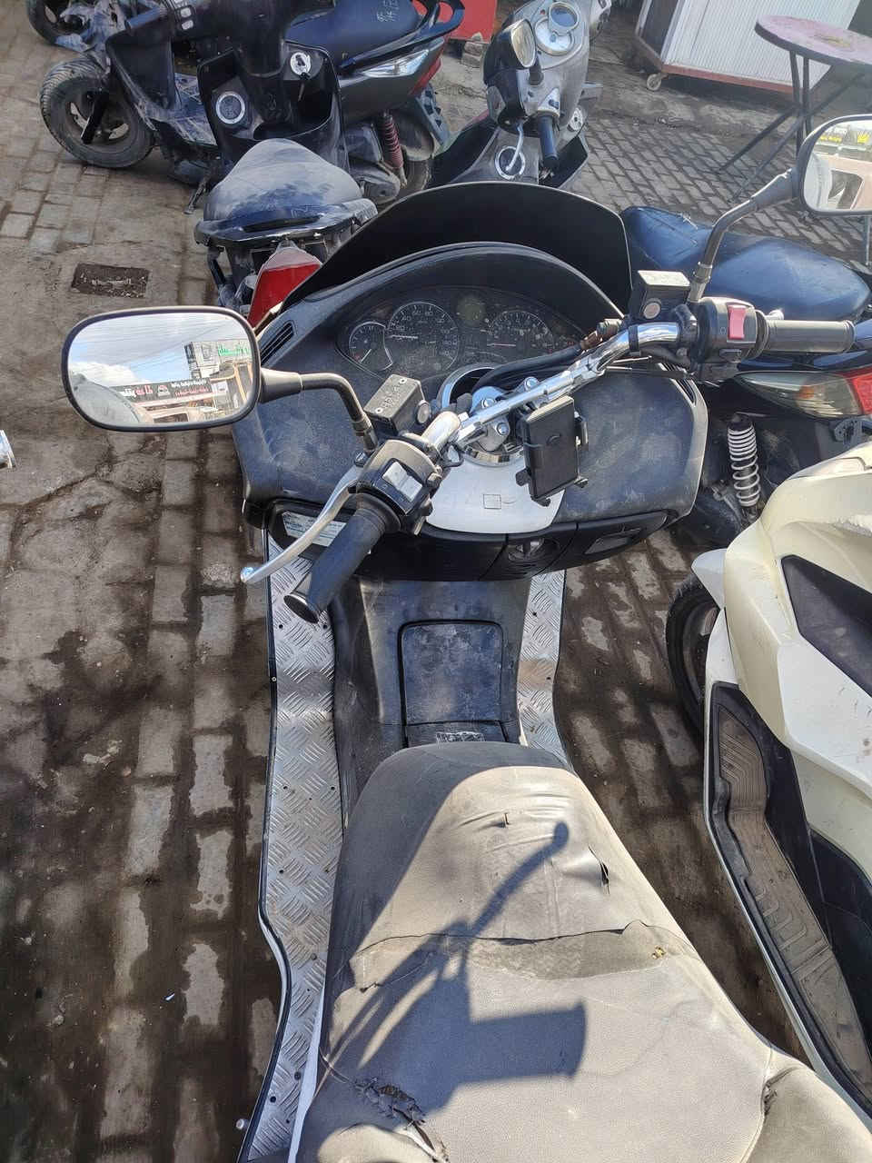 السلام عليكم شباب عندي دراجه صفر 8 مكفوله كفاله عامه بس بيها ملاحضات بل كفرات وكلشي بيها شغال دراجه عميه نقصها تاير ويل خلفي الي يريد يتواصل وياي ***********
