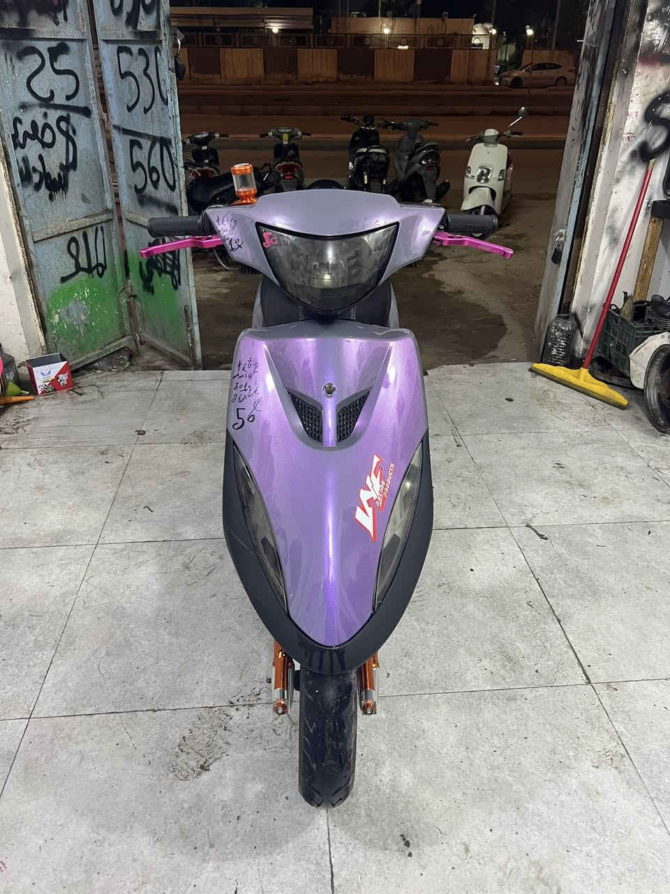 ماكس عدله
مزوده منطول للطول 
شغاله منلايت للبكلايت
55 بلاد تزويد كله اصلي وشد مضبوط
ونصبه كدام عينك)
العنوان/العمارة/العرضات/فلكة القاضي)
الشراي يتصل ***********
