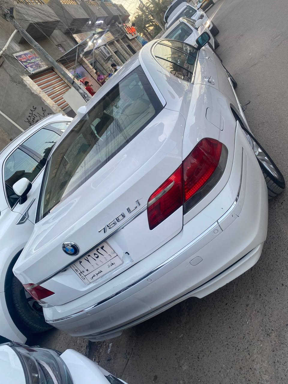 السلام عليكم bmw 750 باخرة للبيع السيارة صيانة جديدة للمكينة والصدر والتبريد معلايه مروجه معاملتها وفق القرار ٤٨ مدفوعه كمرك فقط مراجعه المرور فول مواصفات بدون صبغ السيارة  تخم تاير جديد مستعجل على بيعتها سعر ١٠٠ ورقة بيها مجال شي بسيط للاتصال *********** مكانها بغداد الشعب
