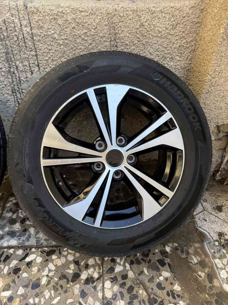 السلام عليكم اخوتي الطيبين عندي ٣ وياله نيسان سنترا ٢٣ مال كصه قياس ١٦/٦٠/٢٠٥ تايرات انتاج ٢٣ نضيفات كلش لاعواج ولا لحيم بدون حساااااس تايرات جدد رايدهن تلاثتهن ب٣٠٠ وبيهن مجال بسيط حك الجيه يعني التك ب١٠٠ الف كامل هوه وتايره واني خادم   مكاني بغداد حي التراث قرب تقاطع درويش وقرب البياع ***********
