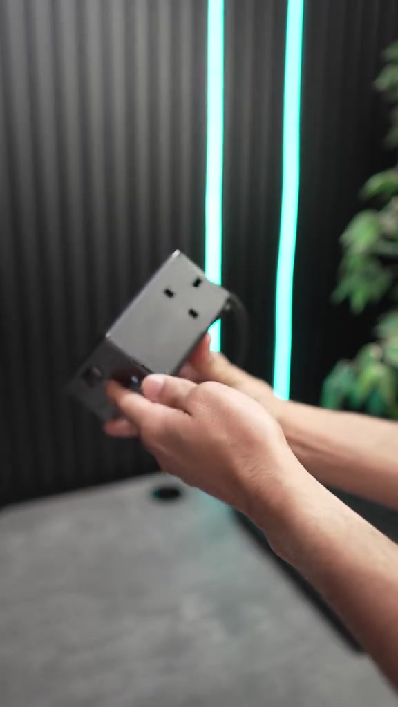 PowerBrix-160 منصة الشحن الأولى والوحيدة في العالم اللي تعطيك 10 منافذ شحن… وتخلّيك تنسى شيء اسمه “ما عندي منفذ” 🔥⚡ PowerBrix-160 مو مجرد شاحن، هذا مركز طاقة متكامل: 4 مقابس AC بقوة 3250W   5 منافذ USB-C حتى 160W   كابل Type-C قابل للسحب   وتقنية GaNFast للشحن الأسرع والأبرد اشحن اللابتوب، الجوال، التابلت، السماعات وحتى الأجهزة الثقيلة… بنفس الوقت وبدون أي تنازل بالأداء. 🔌 مرة تستخدمه… مستحيل ترجع للشواحن العادية. #PowerBrix160 #Promate #شحن_سريع #تقنية #بروميت 3 #العراق #iraq


**إذا كنت صاحب هذا الإعلان وتريد حذفه لأي سبب، رجاءا أرسل رسالة إلى الدعم الفني**