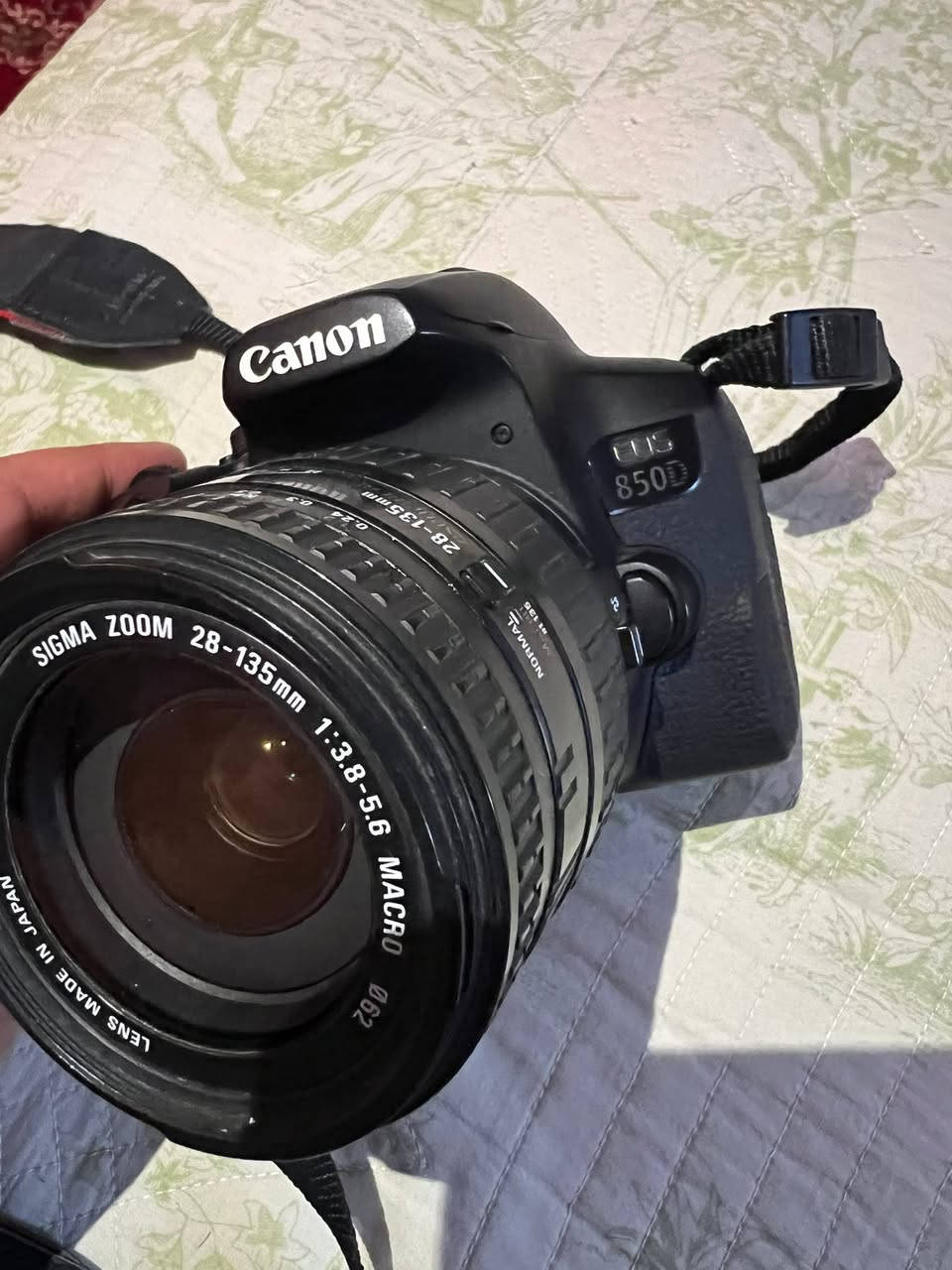السلام عليكم
كاميرا كانون 850 D
24.2 ميكا بكسل تصوير فيديو 4K
شتر اقل من 15 ك
نظيفه جدا
الملحقات 
عدسه 28-135
55-250 جديده
بطاريات عدد 3 الاصليات
حزام كتف 
بدون حقيبه ولا كارتونه
مكاني نجف 
السعر 800 
لان مستعجل


**إذا كنت صاحب هذا الإعلان وتريد حذفه لأي سبب، رجاءا أرسل رسالة إلى الدعم الفني**
