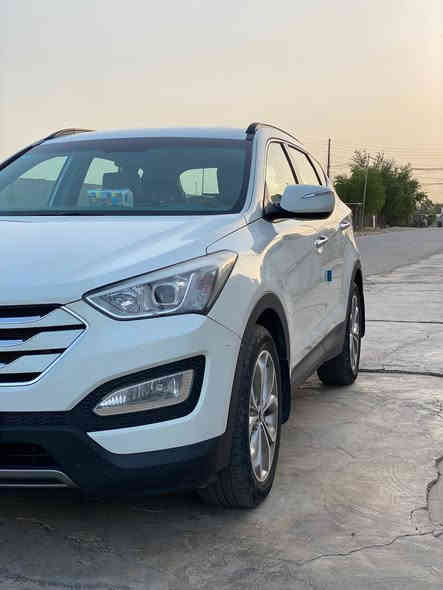 السلام عليكم
للبيع
 سيارة هيونداي سنتافي خليجي
 الموديل: 2014
 نوع المحرك: 6 سلندر / 3.3 لتر 
نظام الدفع: دفع رباعي AWD
السياره 7 راكب 
اللون الخارجي: (ابيض)
اللون الداخلي( بيجي واسود ) 
كشن كهرباء اشاير بلمري 
ثلاث قطع تبريد 
تبريد تدفئة 
 المحرك والكير شرط 
صدر امامي خلفي جديد 
رقم صلاح الدين دولي سنوية 2029 شرط التحويل باسمي 
السعر المطلوب: (165 وبيها مجال )
السياره شرط احلى من الصور 
 الموقع: (صلاح الدين قضاء الدور )
 للتواصل:  ‏‪***********‬‏
‏‪***********‬‏
