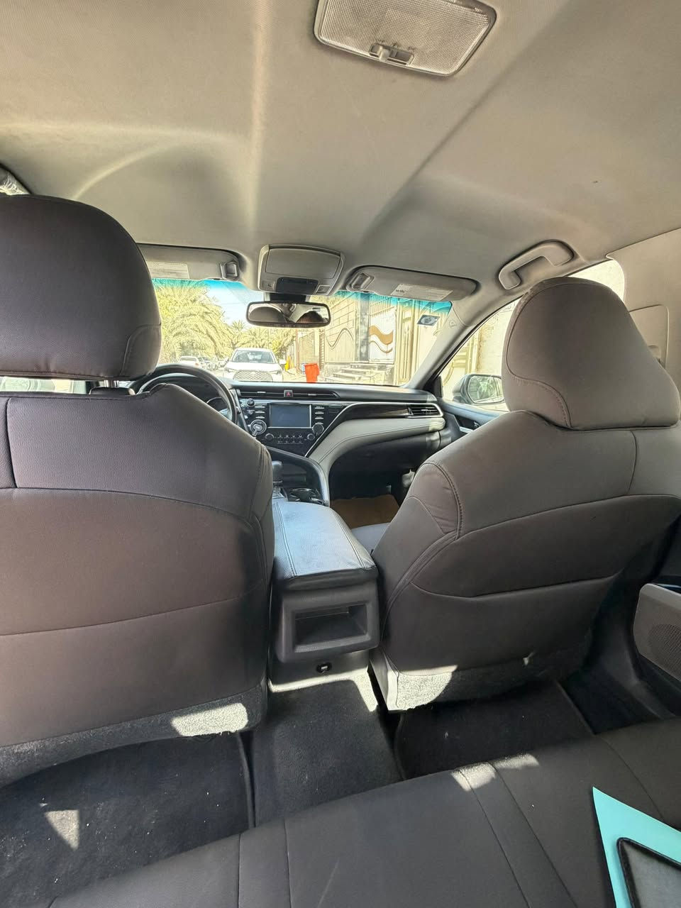 للبيع: تويوتا كامري LE 2018

✨ المواصفات الأساسية:
• الموديل: 2018.
• الفئة: LE.
•الممشى : 99700 الف ميل
• اللون: أبيض (White Pearl).
• المحرك: 4 سلندر، سعة 2.5 لتر 
• ناقل الحركة: أوتوماتيك 8 سرعات.
🛡️ الميزات والتقنيات:
• نظام الأمان: تويوتا Safety Sense (تنبيه مغادرة المسار، مثبت سرعة راداري).
• الراحة: مقاعد قماشية مريحة مع تحكم كهربائي لمقعد السائق.
• الترفيه: شاشة لمس تدعم Bluetooth و USB مع كاميرا خلفية واضحة.
• الإضاءة: أنوار LED أمامية نهارية.
• الدخول: دخول ذكي وتشغيل بصمة
✅ حالة السيارة:
• السيارة بحالة ممتازة (شرط الفحص: جير، ماكينة، شاصي). 
الحادث تقرير غرق
• داخلية نظيفة جدا
• صيانة دورية منتظمة.
📍 الموقع: كربلاء المقدسة 
💰 السعر المطلوب: [185] (قابل للتفاوض البسيط للصادقين).
📞 للتواصل والاستفسار: [***********] أو عبر الرسائل الخاصة.
