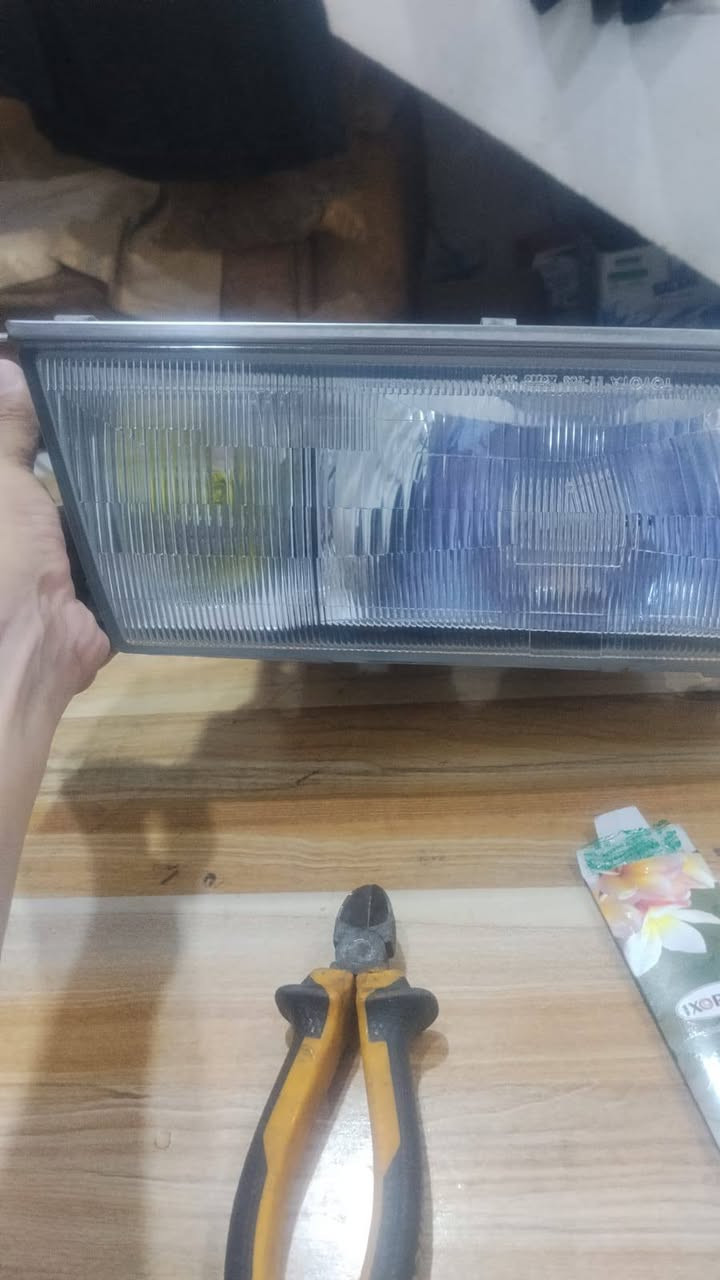 سلام عليكم  زوج لايتات مارك كربلاء أبو البلوجكتور حاويه ويا عطر  نظافه 100 بل 100مال حاويه الاستفسار ***********
