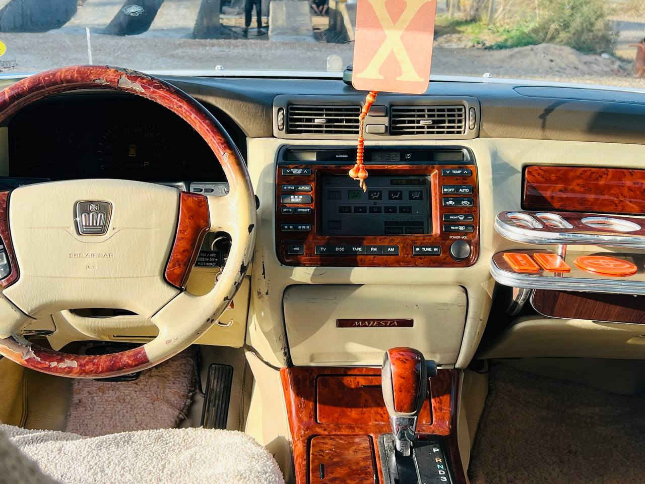 سلام عليكم ملكه للبيع موديل 2000 سياره فول مواصفات سياره اصوليه رقم دولي سليمانيه كفاله عامه سنويه 28
مداور ثاني يوم

وموصفات السياره
فتحه
تبريد خلفي +ثلاجه
شاصي 75
برده خلفيه
اربع دكم 
كشنات جلد
محرك دي 4 كبير
كشنات كهربائيه
ستيرن كهربائي
سياره مال جناي المكانه الديوانيه الرقم ***********
السعر155وبيه مجال لتواصل الرقم موجود
