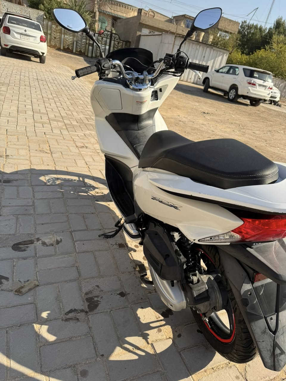 السلام عليكم دراجة pcx جيل 2 ثاني ياباني  دراجة ماخذها رمبه الدراجه وعلى ايدي بس جديدة ماشية 33 بعدهي بجيس درنفيس مامحطوط عليهة مكينة خرسة حجم 125 حساس ستان تدفئة ستيرن  بانزين كلة محسن ودهن كلة موتل شرط سعر الدراجة 16$ بيهة مجال  عنوان بغداد حي أور بل 600 هـ***********
