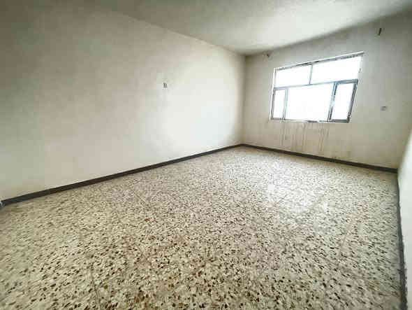 دار للايجار مساحة 200 متر في مجمع بيتي الاول يحتوي على غرفتين +مطبخ+ استقبال+صاله + صحيات عدد ٢ +كراج وحديقه
الايجار 350
لتواصل ***********
