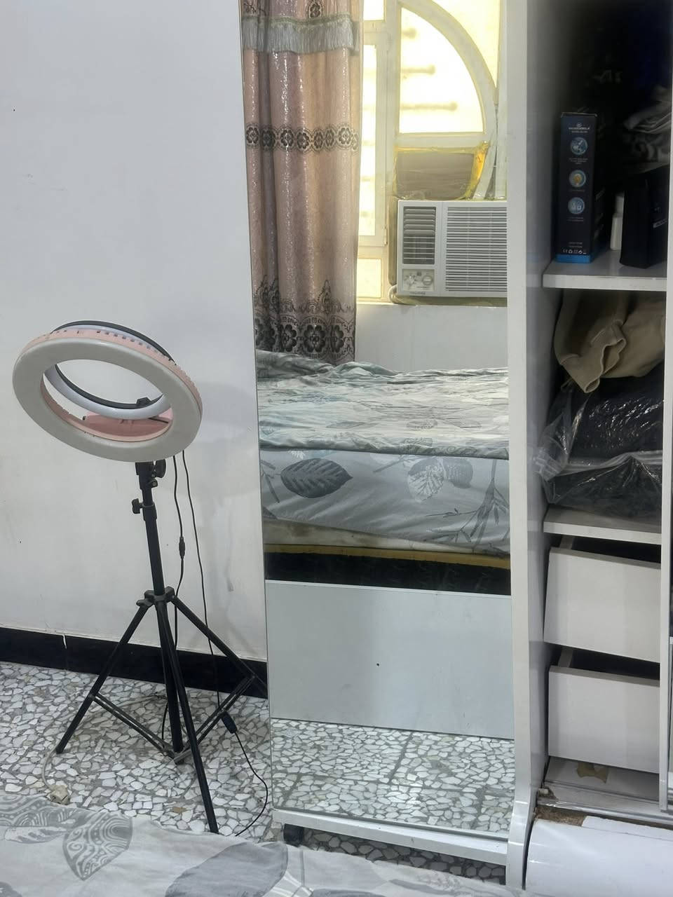 سلام عليكم غرفة للبيع 7قطع تركية سعرها 400وبيها مجال قليل مكاني نجف
***********
