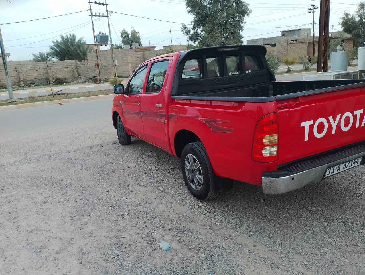 السلام عليكم ورحمة الله
تويوتا هايلوكس للبيع موديل2011گير اوتوماتيك 
الإستفسار***********
