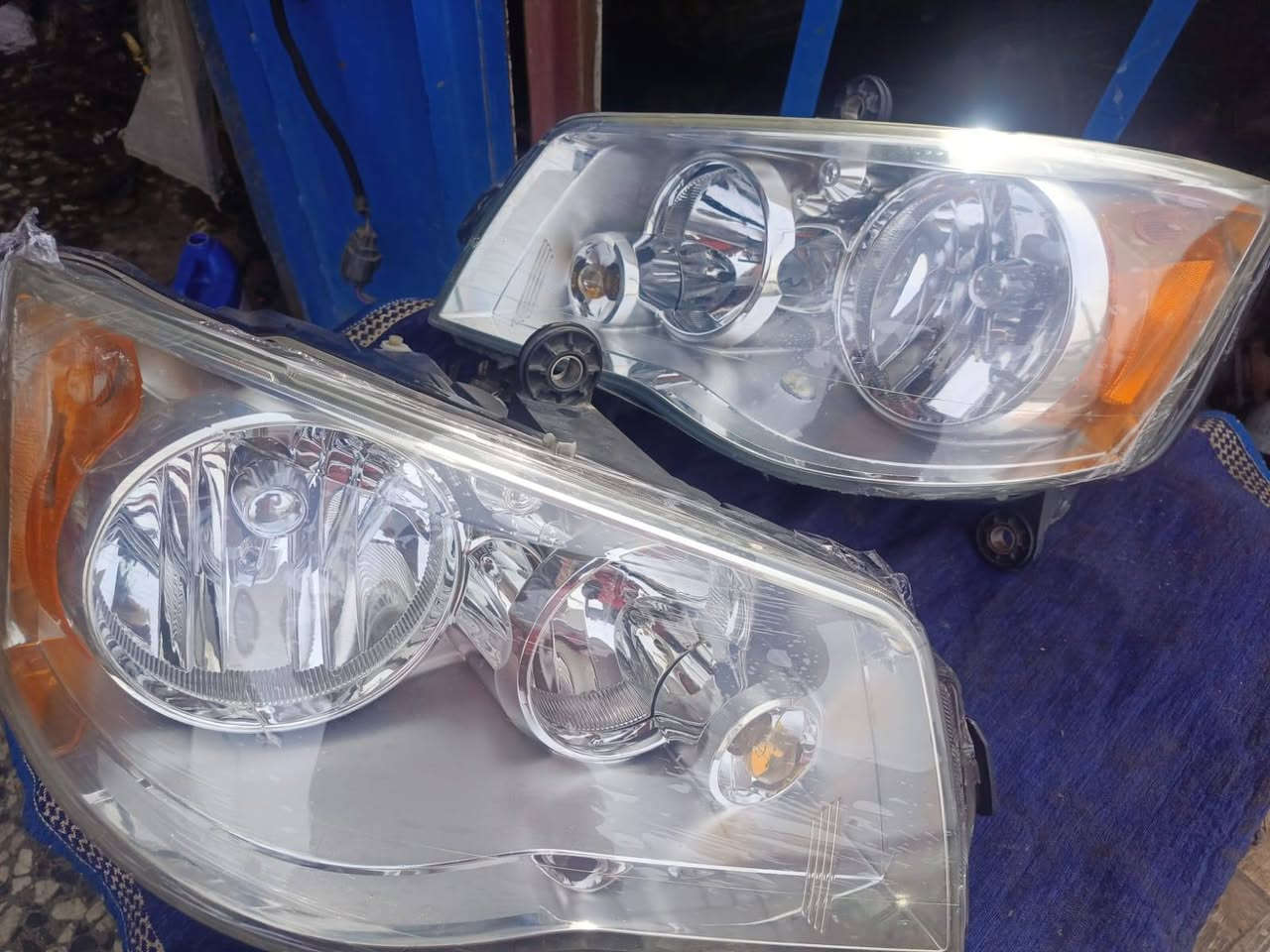 السلام عليكم ورحمه الله وبركاته
مازدات دوج كرفان كاملات هنه وكلوبات مالتهمن اصلي تفصيخ من موديل 2011 إلى موديل 2019 السعر 160 الف رقم الموبايل *********** بي واتساب
