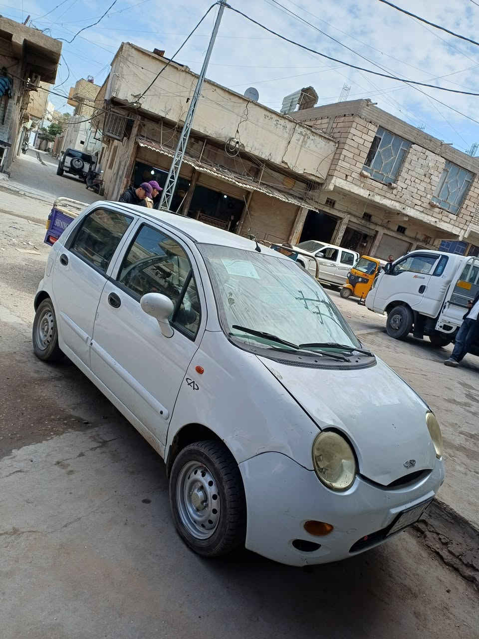 السلام عليكم
كيو كيو ٢٠١٢ كير عادي بلادي 
رقم بابل سنوية ما ساقطة 
بيها ضربة بلصفحة 
ما مكلوبة السيارة فقط ضربة مبدل بيبان ثنين 
وبيها ضربة خفيفة بلبجم 
كير وكينة مفولات 
حدادية جديدة
 كهربائيات شغالة 
تحويل مباشر 
السعر ٢٠ وبيها مجال 
مكاني بابل المسيب 
***********
