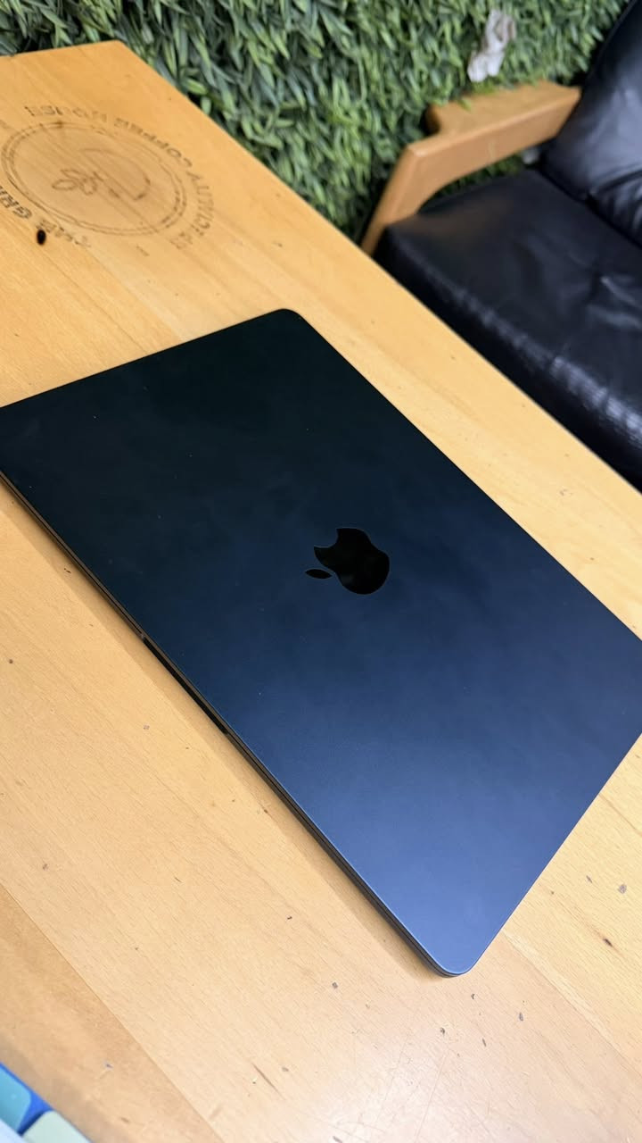 سلام عليكم
للبيع ماك بوك اير  m2 
رام ٨ 
هارد ٢٥٦ 
بطاريه ١٠٠٪؜
كيبورد انكليزي 
السعر 850 مستعجل على البيعه 
مكاني بغداد القادسيه 
رقمي ***********
