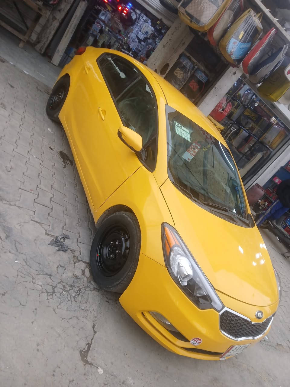 فورتي ٢٠١٤ وراد امريكي حادثه جاملغ وبنيد فقط والباقي ليبل واحد مكينه ١٨٠٠دوش كير اي تي ام  رقم بغداد صدر خلفي امامي  جاهزه مكانه الرصافه السعر ٩٧ وبيه شي بسيط الشراي يتصل ***********
