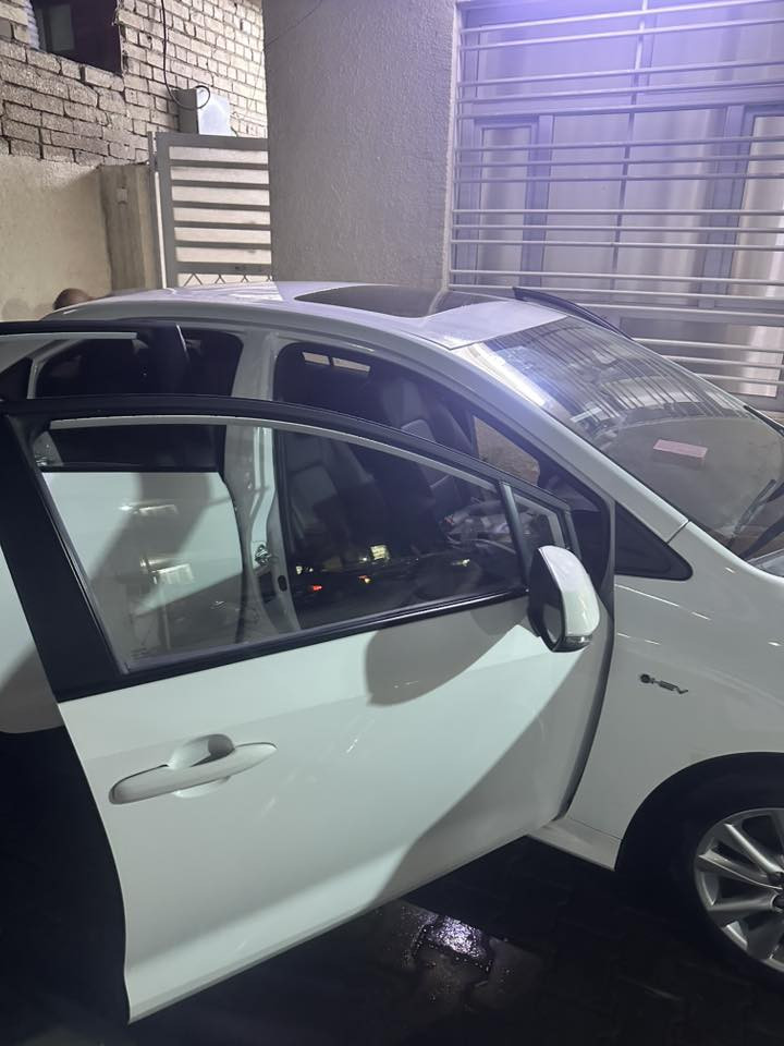 السلام عليكم  كورلا هايبرد 2024 ماشية ١٠ الف ملاحضات بسيطة السعر ١٤٧ المكان بغداد رقم الهاتف ***********
