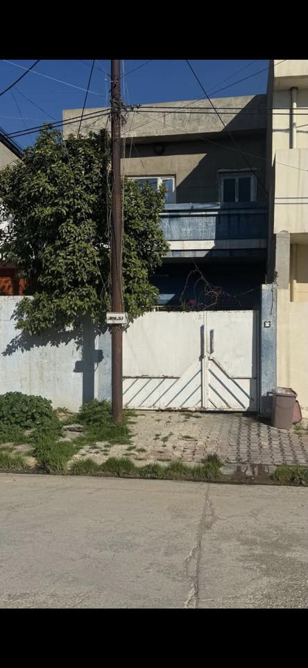 دار للبيع 100 م طابق ونصف واجه 5 

طابو صرف بسم شخص واحد 

طابق اول / استقبال مطبخ هول صحيات وغرفه نوم جبيره درج داخلي 

طابق ثاني / غرفه جبيره وبيتونه

سعر / 118  بي مجال 

عنوان تسعين خلف عمارة الياقوت موقع مميز شارع عريض  

للأستفسار واتساب ***********
